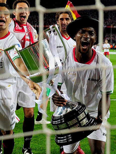 这对吗WNBA球员坎宁安在男厕所内与小便池潇洒合影！.